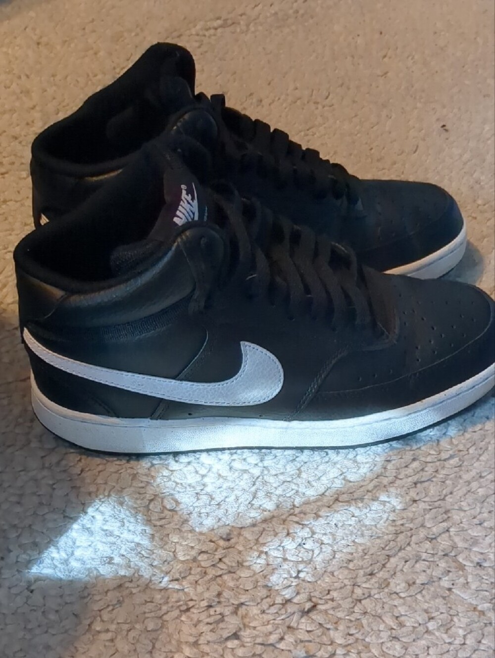 Nike Black and White Low-Top Sneakers - Picture 4 of 4